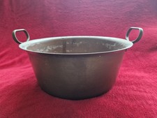 Große antike Kupferschüssel