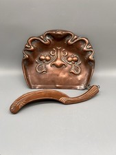 Kehrschaufel und Besen aus