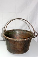 Großer alter Kupferkessel
